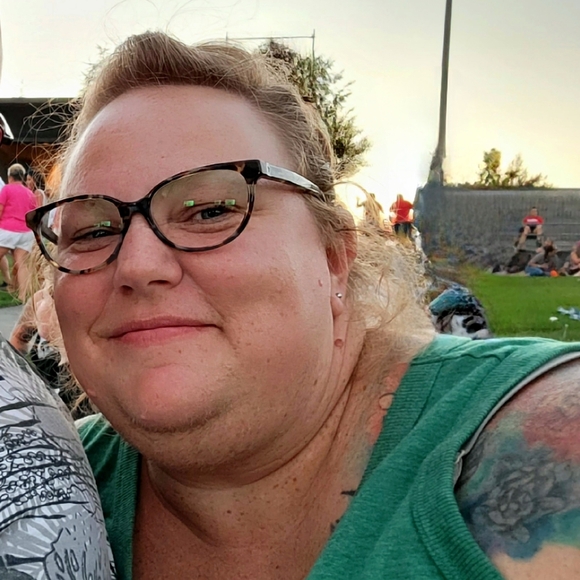 Meet your Posher, Jessica - Picture 1 of 1